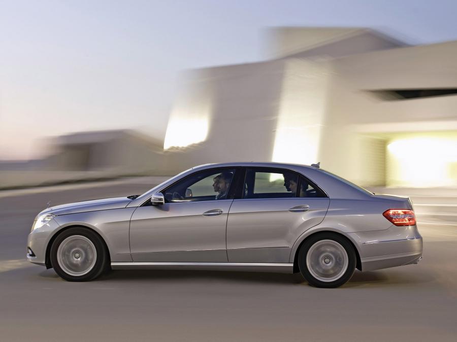  Mercedes-Benz E-Class Avantgarde 2009 года  (фото 18 из 20)